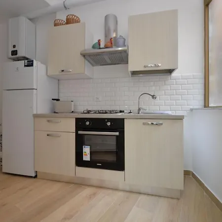 Apartment Brand New 3 Bedroom In Center