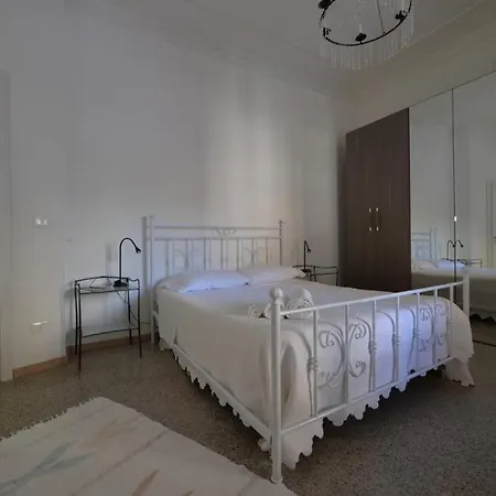 Lägenhet Brand New 3 Bedroom In Center